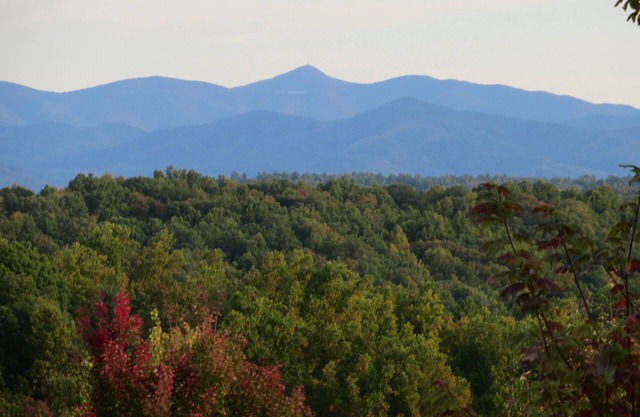 NC Moutain Lodge con vistas panorámicas: Pisgah Mtn al norte,