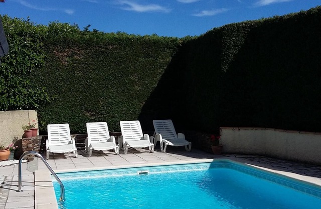 Cerca de la villa de lujo de Carcasona con piscina privada y amplio jardín.