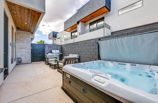 Near Hiking and Fishing Hurricane Home with Hot Tub!