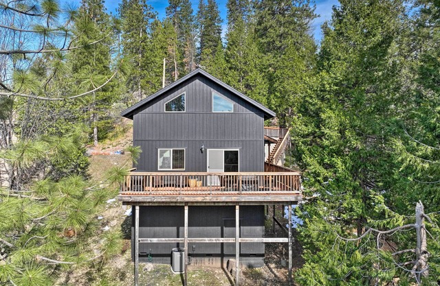 Near Hiking + Wineries: Arnold Cabin w/ Deck!