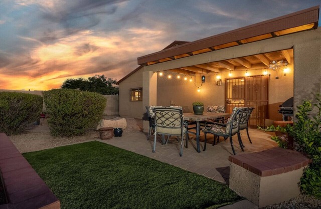Near KINO / 4 BR 2 BA / Fenced / Outdoor Patio