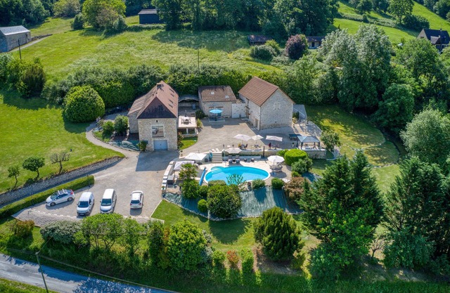 Cerca de Sarlat, casa rural para 2 personas. acceso a la piscina climatizada con aire acondicionado, muy linda vista
