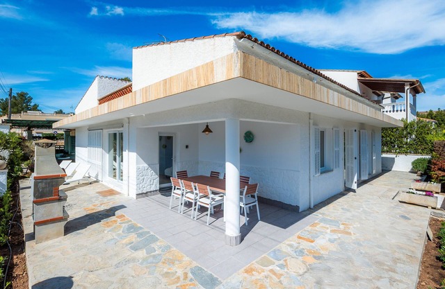 Hermosa casa cerca de la playa con piscina comunitaria - Casa Can Sureda Mas