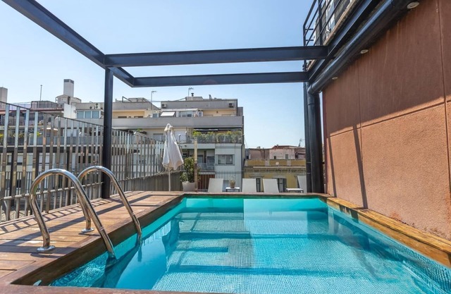 Cerca del Museo Picasso con piscina 3 habitaciones 8 pax - WiFi gratis
