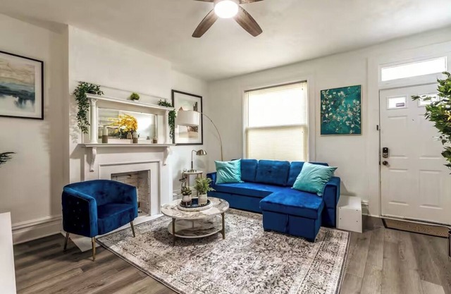 2BR Cozy Stay Near Walnut St, Hospitals & Campus with Private Backyard Area