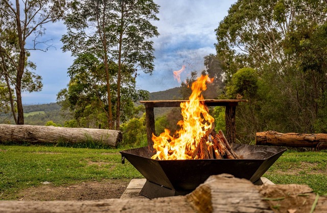 Nebesa Nature retreat, Lover's Cockatoo Cabin, fire pit and spa