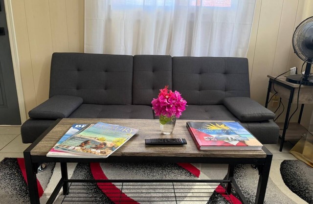 Nestled 2-bedroom home in quiet neighborhood with WiFi, AC, fitness room