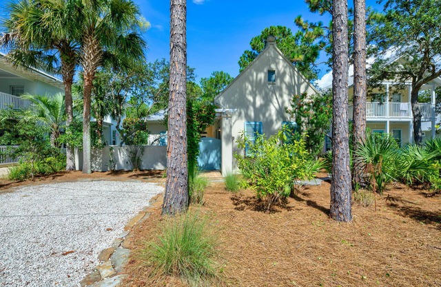 NEW - 1 mile to Seaside, steps to the beach - 3/2 home w/ pool on quiet street