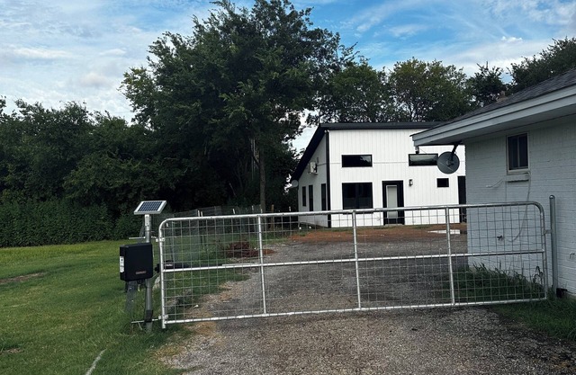 New 1B1B on 3 acres in Crowley, TX. Suburban tranquility, urban accessibility.