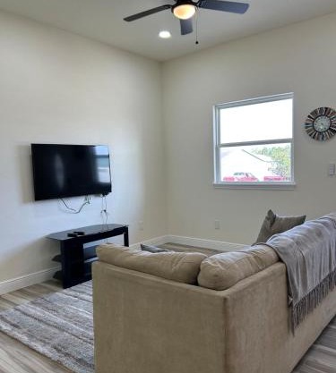 New 2025 Modern 3BR Retreat