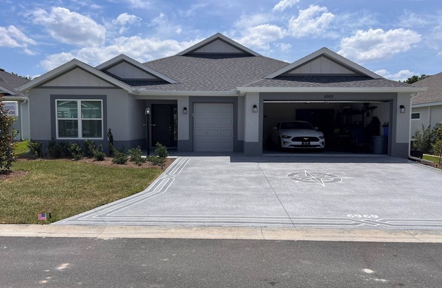 New 3 bedroom/3 bathroom home with pool and hot tub in Lake Denham!!