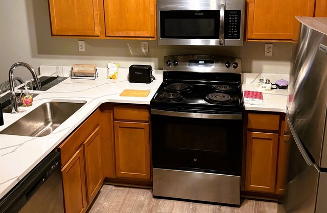 * NEW * 4BR Retreat | Heart of Campus w/ Parking