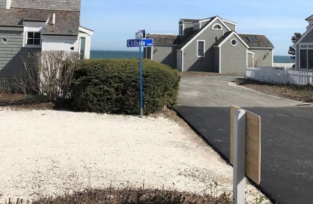 New ACs, new paint, new linens and towels!!Prime spot, right on the beach path!!