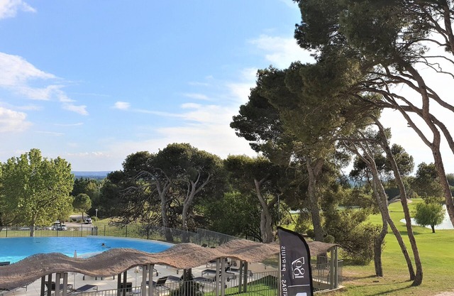 New apartment in top-of-the-range residence: swimming pool, tennis court, golf