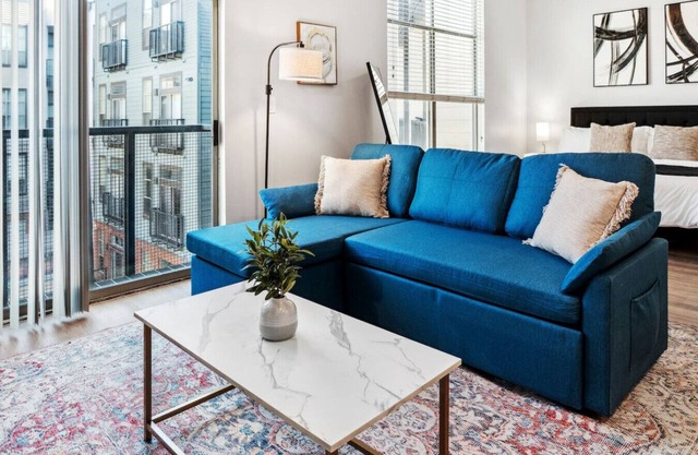 New Apt in DeepEllum with Pool and Parking near Baylor Med