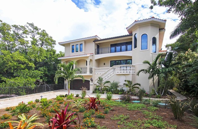 Nirvana Sunrise: 4 dormitorios, 3 baños Casa en Captiva, capacidad para 12