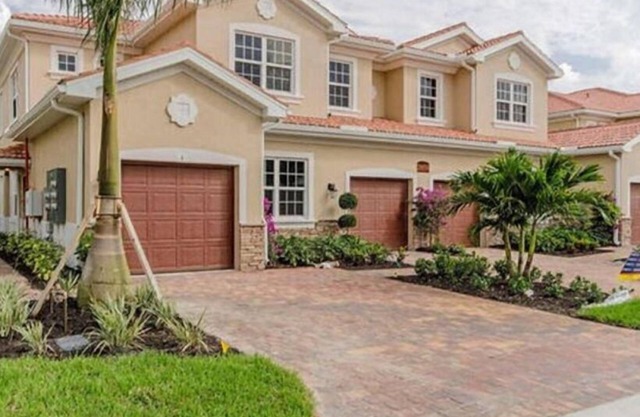 Nuevo condominio de Bonita Springs ubicado cerca de Nápoles, playas, restaurantes y tiendas.