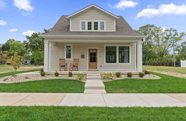NEW BUILD COMPLETTION July2025 4 bed 3 bath. View of Notre Dame.