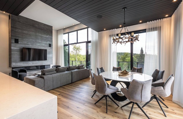 NEW! Chalet Aurora | 5 Bedrooms | Hot tub | Outdoor Pool / Tremblant Living