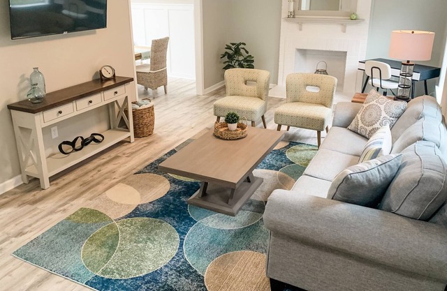 New Charming 3 Bedroom Cary Home! 20 Min to RDU