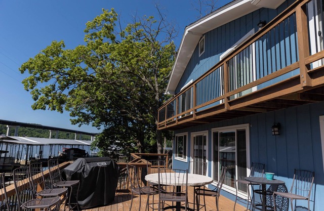 NEW!! Charming 4-bedroom family-friendly lakefront house in Sunrise Beach!