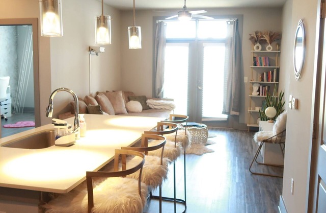 NEW Chic & Cozy City Getaway
