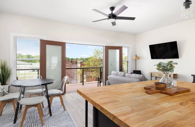 New construction 2nd level apartment * Downtown JC
