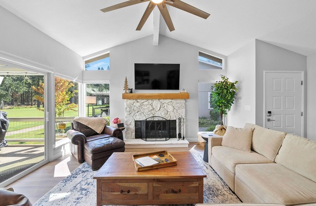 New! Cozy Fairway Escape -- Views, Fast WiFi, EV Ready