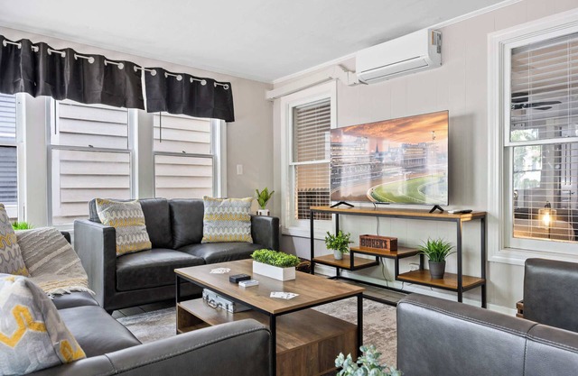 NEW! Cozy Unit in the Heart of the Highlands!