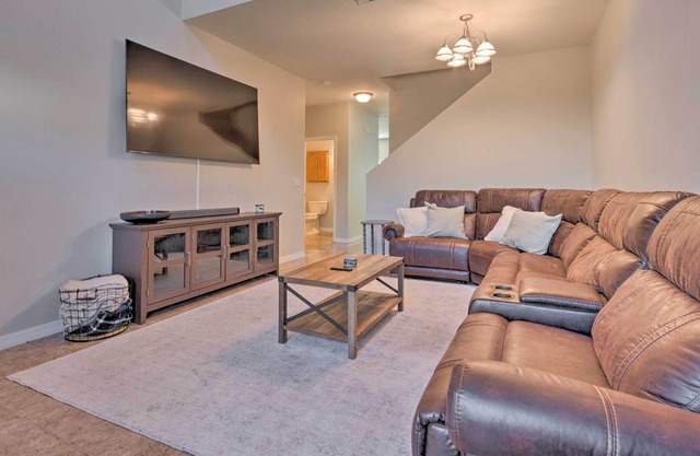 NEW! Fort Walton Beach Townhome - Pets Allowed!
