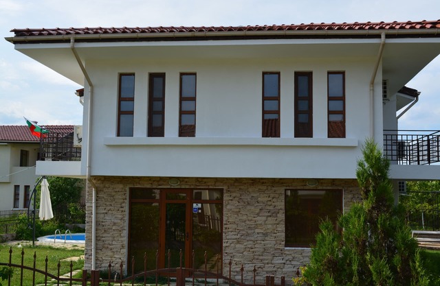 Nueva casa de huéspedes con capacidad para 10 personas a 13 km de Sunny Beach Resort (mar)