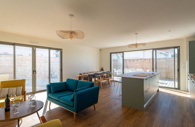 Casa nueva cerca del océano, terraza, aparcamiento, 8 pers