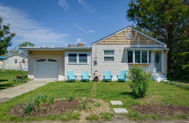New Jersey Cottage w/ Grill - Short Walk to Beach!