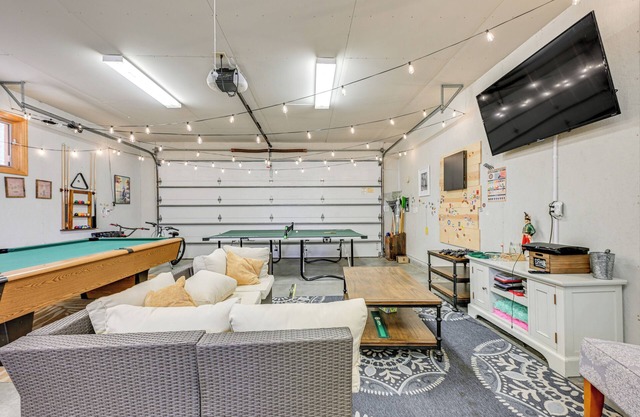 New Lisbon Home w/ Fire Pit & Ping-Pong!