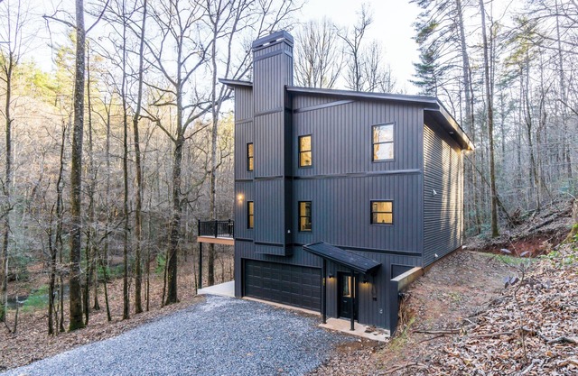 New Listing! Two Creekside Cabins-Sleeps 14/Creek/Fire-Pit/Hot Tub!