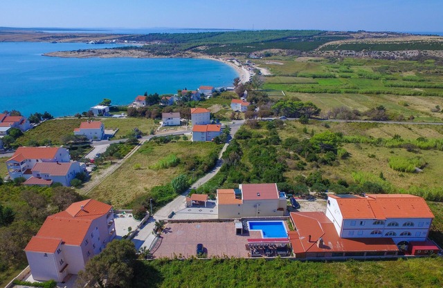 Vila Caska -ap4 - para 4 personas- Playa Zrce, piscina, wifi, aire acondicionado
