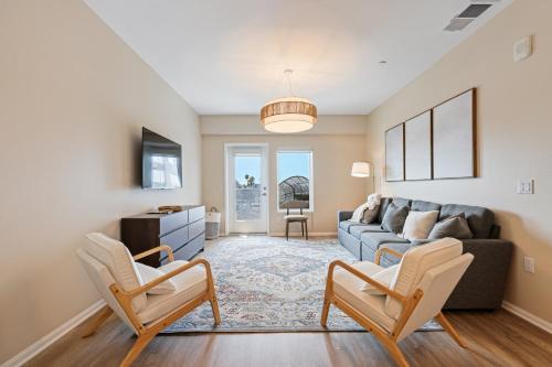 NEW LUX Modern Retreat Views Parking Workspaces