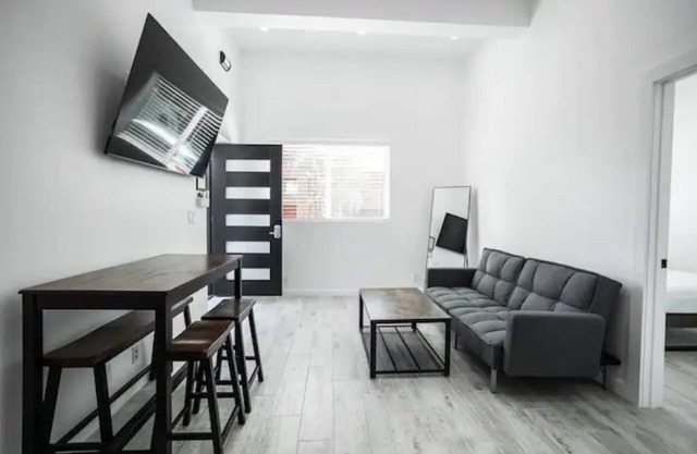 New Luxurious One Bedroom One Bathroom Guest Suite