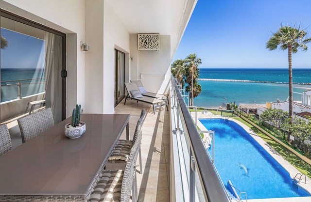 Disfrute junto al mar. Apartamento 1ra linea con acceso directo a la playa.