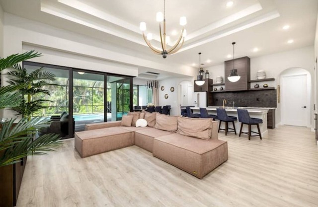 New Luxury Home! Cozy & clean w/ Pool & Gym