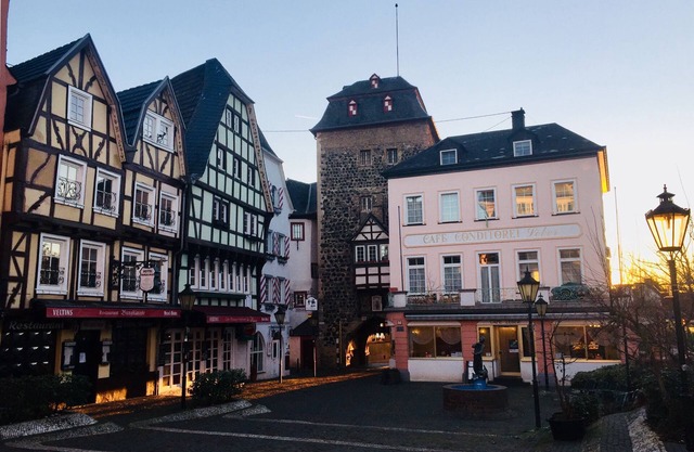 NUEVO inaugurado en 2019 ▫️ Living "In the small style ll" en el corazón de Linz en el Rin