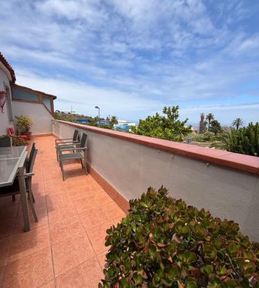 New, Penthouse with big terrace and sea views, aircondition and garage
