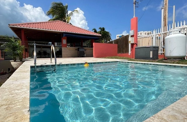 RESIDENCIA PERFECTA A 50 PASOS DE LA PLAYA DE COMBATE