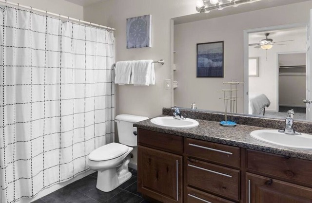 New Private Home - 19+ Guest - Game Room - 20 mins to Zion National Park