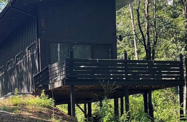NEW PRIVATE Quiet Cabin in The Woods ~3 KING BEDS, FiRE PIT, 1 ACRE ~HIKING