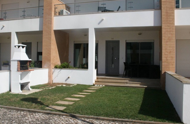 Nueva casa adosada de 2 dormitorios en hermoso condominio privado