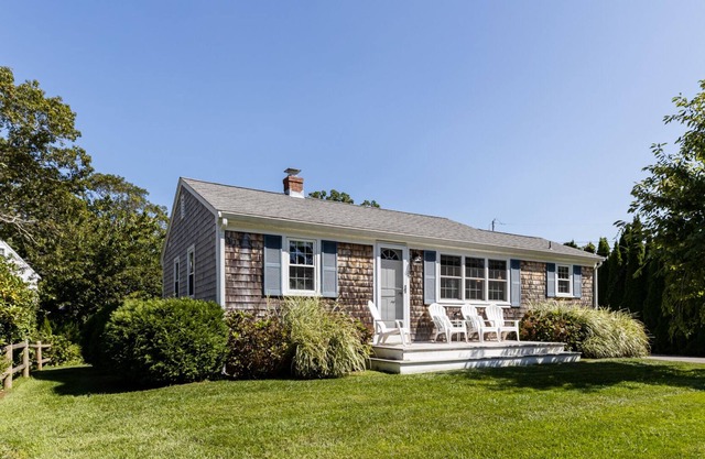 New Rental-3 bedrooms with central a/c and outdoor shower
