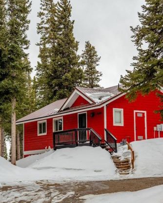 NEW RENTAL - Cozy Cabin with Stunning Views - Crimson Cabin