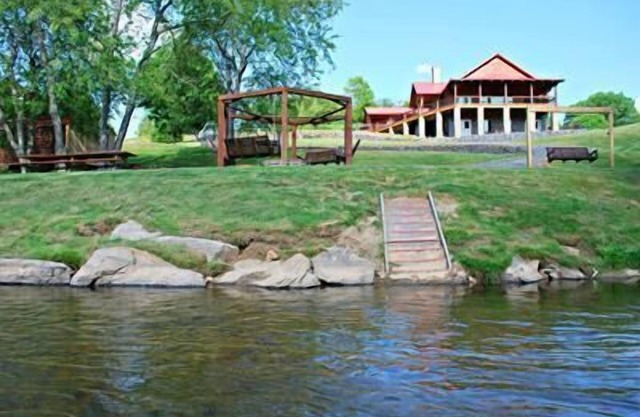 Hasta el 28 de junio, $ 100 DE DESCUENTO de 3 a 6 noches al reservar en línea. ¡New River Retreat ofrece 6 amplias suites en el Río Nuevo! WIFI, amplio