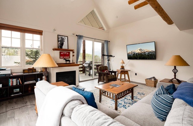 NEW! Saddle Ridge B5 3-Bedroom Townhouse with Mountain view